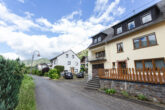 Ehemaliges Gästehaus in Ediger-Eller mit großer Terrasse, Garage und Winzerkeller - Strassenansicht