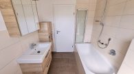 Attraktives Mehrfamilienhaus mit ca. 7 % Rendite in Pünderich - Bad Wohnung 1