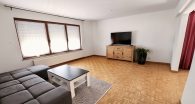 Attraktives Mehrfamilienhaus mit ca. 7 % Rendite in Pünderich - Wohnzimmer Wohnung 1