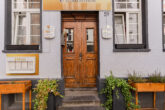 Sechs Ferienapartments mit gut ausgestattetem Restaurant mit Moselblick in zentraler Lage von Zell (Mosel) - Eingangstür