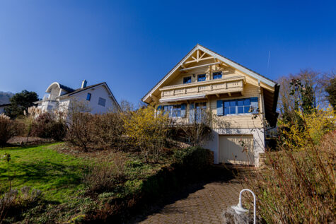 Schönes Holzhaus mit atemberaubenden Moselblick in ruhiger Höhenlage von Traben-Trarbach, 56841 Traben-Trarbach, Einfamilienhaus
