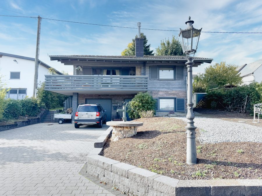 Schönes Blockhaus mit großem Garten, Garage und 2 Balkonen in ruhiger Hunsrücklage, 56865 Moritzheim, Einfamilienhaus