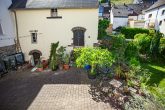 Historisches Zehnthaus mit Wellnessbereich, Garten, Terrasse und Garage in St. Aldegund, nähe Zell - Nebengebäude und Hof