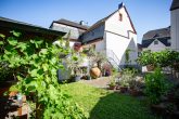 Historisches Zehnthaus mit Wellnessbereich, Garten, Terrasse und Garage in St. Aldegund, nähe Zell - Garten