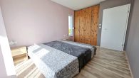 Wohnen und Arbeiten auf großem Grundstück in Beuren - Große Halle mit Wohnhaus, 3 Garagen und Garten - Shclafzimmer 1 Wohnhaus