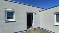 Wohnen und Arbeiten auf großem Grundstück in Beuren - Große Halle mit Wohnhaus, 3 Garagen und Garten - Eingangsbereich Wohnhaus