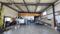 Wohnen und Arbeiten auf großem Grundstück in Beuren - Große Halle mit Wohnhaus, 3 Garagen und Garten - Werkstattt