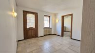 Großzügiges Einfamilienhaus mit Garage, Terrasse und großem Gartengrundstück in Briedel/Mosel - Eingang