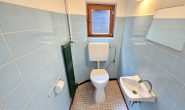 Großzügiges Einfamilienhaus mit Garage, Terrasse und großem Gartengrundstück in Briedel/Mosel - WC EG
