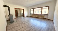 Großzügiges Einfamilienhaus mit Garage, Terrasse und großem Gartengrundstück in Briedel/Mosel - Wohnzimmer EG