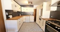 Großzügiges Einfamilienhaus mit Garage, Terrasse und großem Gartengrundstück in Briedel/Mosel - Küche EG