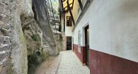Großzügiges Einfamilienhaus mit Garage, Terrasse und großem Gartengrundstück in Briedel/Mosel - Innenhof OG