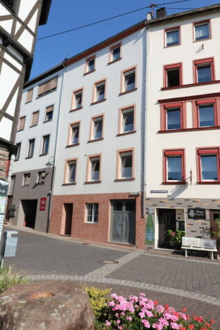 Stadthaus mit 3 Wohneinheiten und fantastischem Moselblick in der Fußgängerzone der Zeller Altstadt, 56856 Zell, Reihenmittelhaus