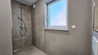 Modernes Einfamilienhaus im Hunsrück – Neubau mit großem Garten & KfW-40-Standard - Bad EG