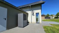 Modernes Einfamilienhaus im Hunsrück – Neubau mit großem Garten & KfW-40-Standard - Wärmepumpe
