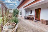 Großzügiges Einfamilienhaus mit schönem Garten und Garage in attraktiver Lage von Bullay - Terrasse