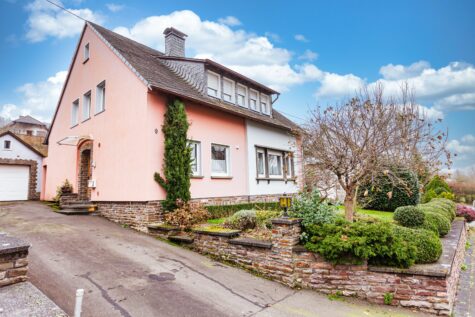 Großzügiges Einfamilienhaus mit schönem Garten und Garage in attraktiver Lage von Bullay, 56859 Bullay, Einfamilienhaus