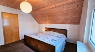 Gepflegtes Einfamilienhaus in Moselnähe, hochwassersicher Lage mit Garten in Bullay - Schlafzimmer OG