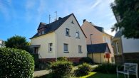Gepflegtes Einfamilienhaus in Moselnähe, hochwassersicher Lage mit Garten in Bullay - Hausansicht