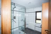 Perfektes Einfamilienhaus mit Garten und Garage - Duschbad OG