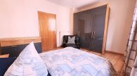 Einfamilienhaus in hochwassersicherer Lage plus Gebäude mit Garage und Terrasse in Ediger-Eller - Schlafzimmer