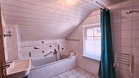 Einfamilienhaus in hochwassersicherer Lage plus Gebäude mit Garage und Terrasse in Ediger-Eller - Bad