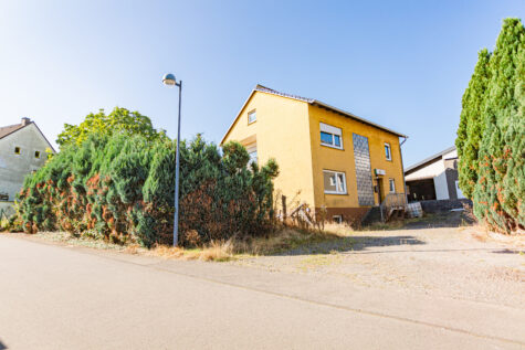 Einfamilienhaus, aufteilbar in zwei Wohneinheiten in ruhiger Lage in der Eifel, 54552 Strotzbüsch, Einfamilienhaus