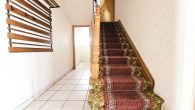 Toplage an der Mosel: Gepflegtes Wohn- und Ferienhaus mit 4 Apartments und Betreiberwohnung - Treppe