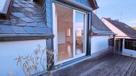 Modernisierte Doppelhaushälfte mit traumhafter Aussicht, liebevoll angelegtem Garten und Carport - Balkon