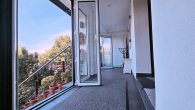 Modernisierte Doppelhaushälfte mit traumhafter Aussicht, liebevoll angelegtem Garten und Carport - Veranda UG