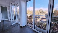 Modernisierte Doppelhaushälfte mit traumhafter Aussicht, liebevoll angelegtem Garten und Carport - Veranda UG