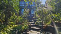 Modernisierte Doppelhaushälfte mit traumhafter Aussicht, liebevoll angelegtem Garten und Carport - Garten