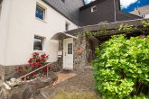 Wohnen in direkter Mosellage mit schönem Garten und Moselblick in Kröv/Kövenig - Eingangsbereich