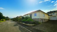 *vorgemerkt* Kleines Einfamilienhaus mit Garage und Garten in guter Wohnlage von Zell/Barl - Vorderansicht