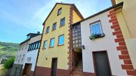 Renoviertes Einfamilienhaus mit Terrasse, Sauna, Garage und Weinbergblick in Briedel an der Mosel - Außenansicht