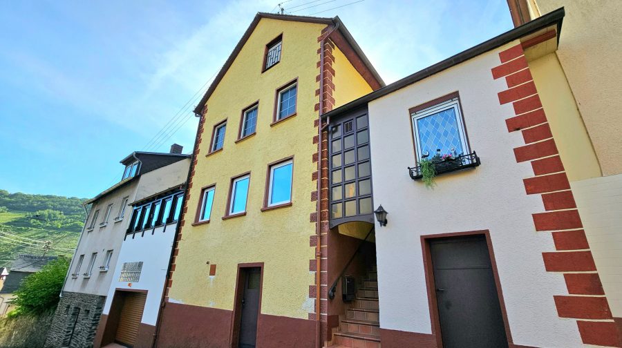 Renoviertes Einfamilienhaus mit Terrasse, Sauna, Garage und Weinbergblick in Briedel an der Mosel, 56867 Briedel, Haus