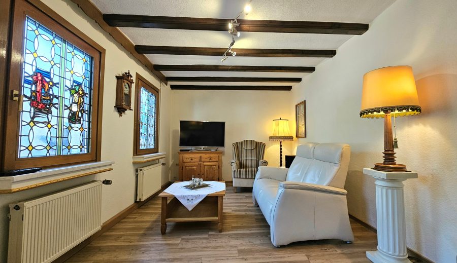 Renoviertes Einfamilienhaus mit Terrasse, Sauna, Garage und Weinbergblick in Briedel an der Mosel, 56867 Briedel, Haus