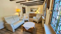 Renoviertes Einfamilienhaus mit Terrasse, Sauna, Garage und Weinbergblick in Briedel an der Mosel - Wohnzimmer