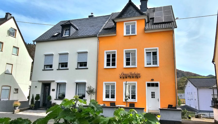 Modernisiertes Einfamilienhaus als Kapitalanlage oder zur Eigennutzung mit Calmontblick an der Mosel, 56814 Bremm, Einfamilienhaus