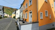 Modernisiertes Einfamilienhaus als Kapitalanlage oder zur Eigennutzung mit Calmontblick an der Mosel - Eingang Vorderseite
