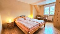 Modernisiertes Einfamilienhaus als Kapitalanlage oder zur Eigennutzung mit Calmontblick an der Mosel - Schlafzimmer DG