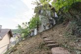 Atemberaubender Moselblick – Einfamilienhaus in begehrter Höhenlage von Cochem - Vorderer Garten