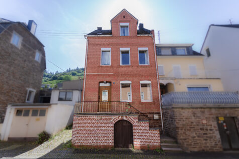 Einfamilienhaus in hochwasserfreier Lage in Neef mit großer Terrasse und Garten, 56858 Neef, Haus