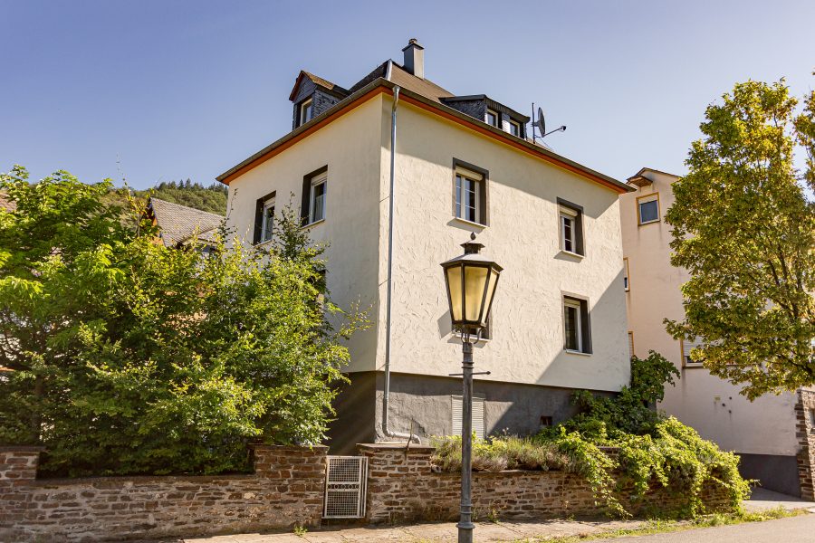 Renoviertes Haus mit Moselblick und Terrasse, aufteilbar in 3Wohnungen, in Ediger-Eller, bei Cochem, 56814 Ediger-Eller, Einfamilienhaus
