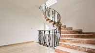 Sehr gepflegtes Einfamilienhaus mit Garage, Garten und Balkon in Bullay/Mosel - EG. Treppe