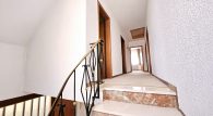 Sehr gepflegtes Einfamilienhaus mit Garage, Garten und Balkon in Bullay/Mosel - Flur OG