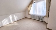 Sehr gepflegtes Einfamilienhaus mit Garage, Garten und Balkon in Bullay/Mosel - Zimmer OG