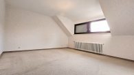 Sehr gepflegtes Einfamilienhaus mit Garage, Garten und Balkon in Bullay/Mosel - Zimmer OG