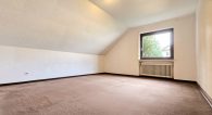 Sehr gepflegtes Einfamilienhaus mit Garage, Garten und Balkon in Bullay/Mosel - Zimmer OG