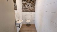 Charmantes, kernsaniertes Fachwerkhaus mit Innenhof, Nebengebäude & Parkmöglichkeiten in Erden - WC Nebengebäude